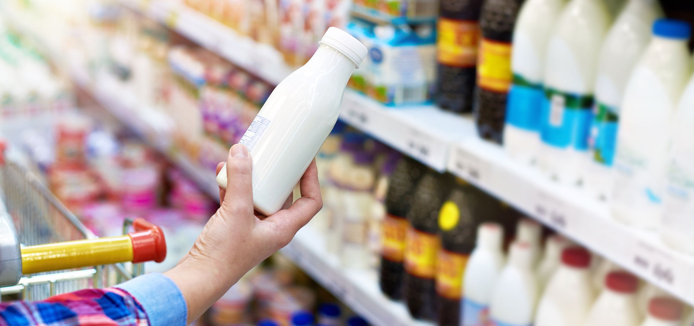 A-hand-holding-a-product-with-a-label-in-a-grocery-aisle Label Printing: The Role in Product Safety & Warning Information